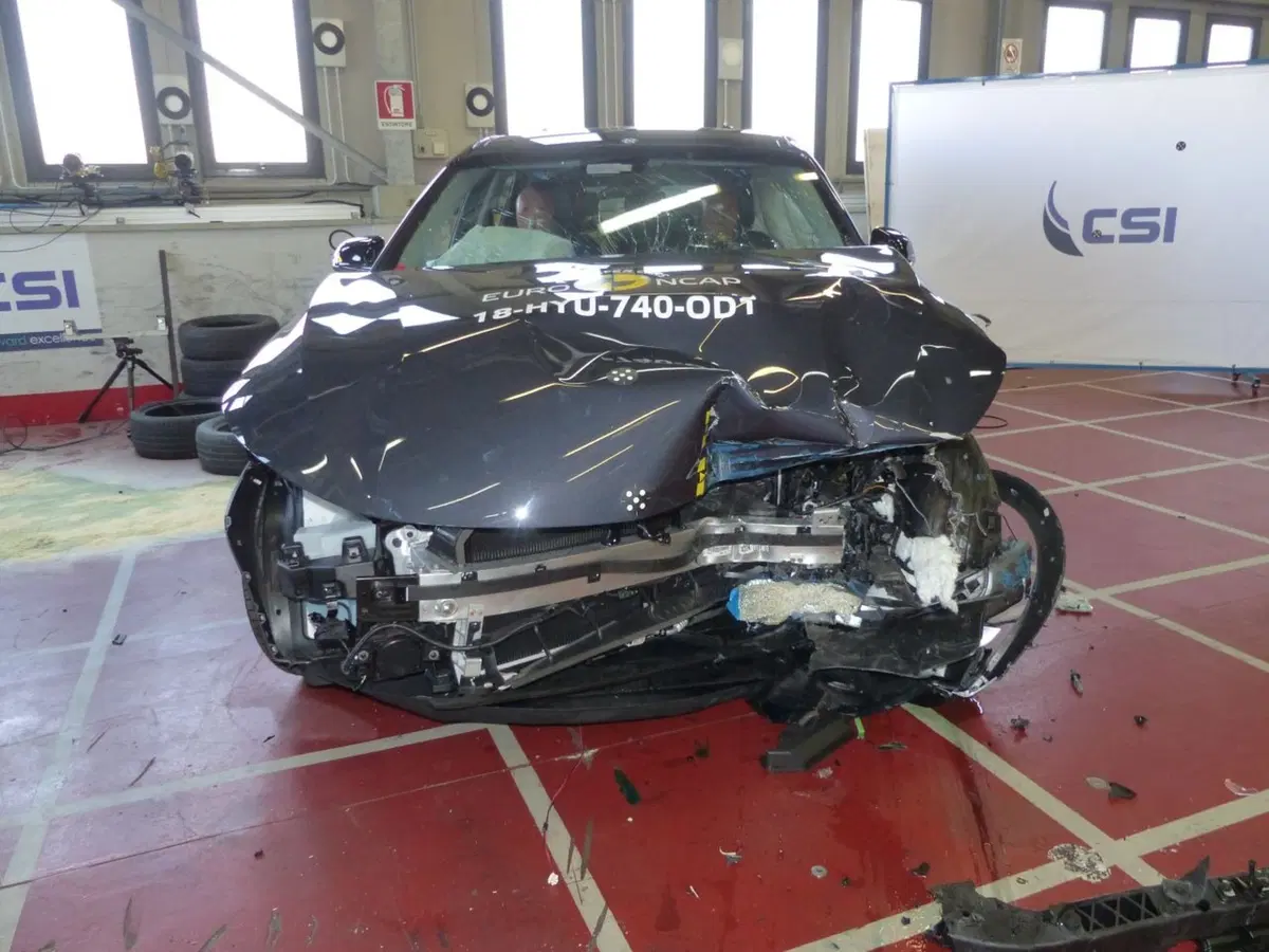 Crash test, la prima volta di un'auto a idrogeno: 5 stelle alla Hyundai Nexo [Video] (5)