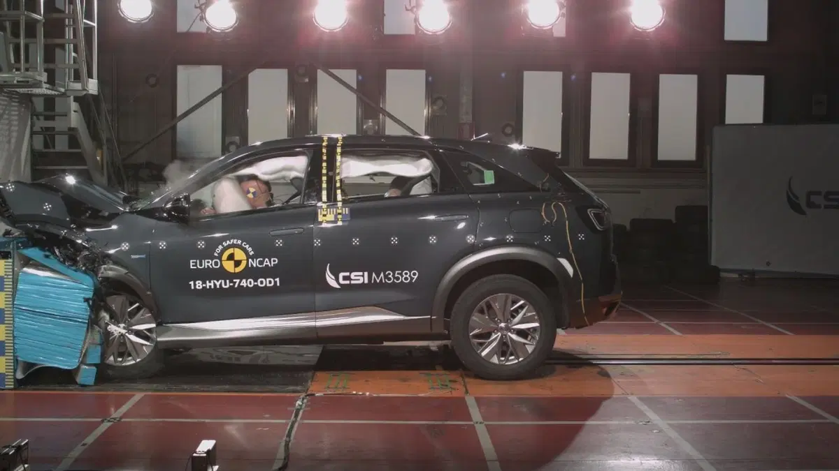 Crash test, la prima volta di un'auto a idrogeno: 5 stelle alla Hyundai Nexo [Video] (6)