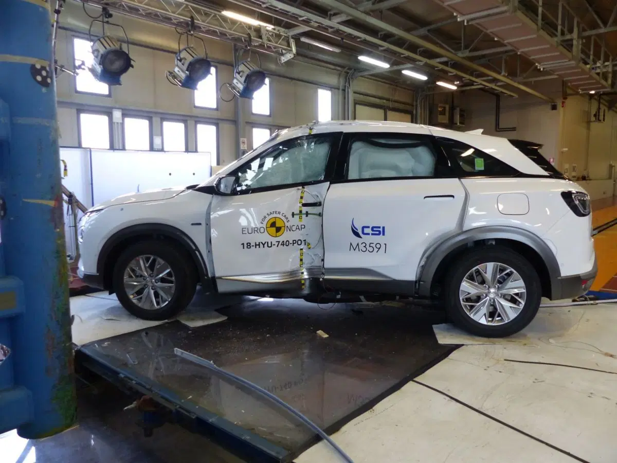 Crash test, la prima volta di un'auto a idrogeno: 5 stelle alla Hyundai Nexo [Video] (8)