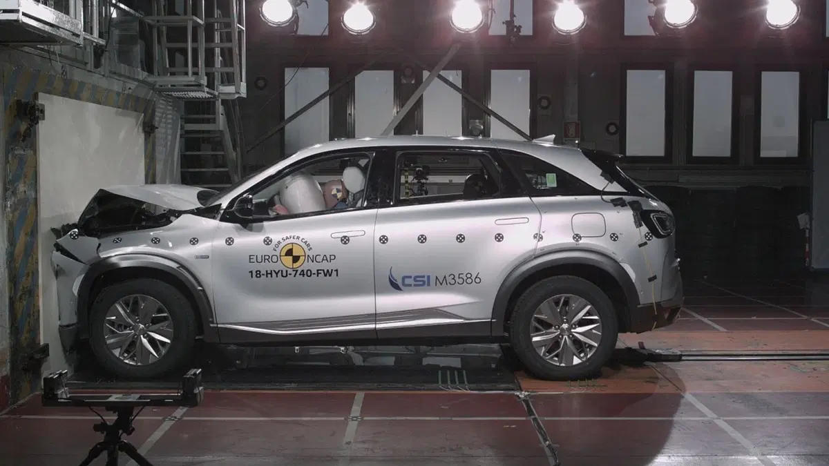 Crash test, la prima volta di un'auto a idrogeno: 5 stelle alla Hyundai Nexo [Video] (9)