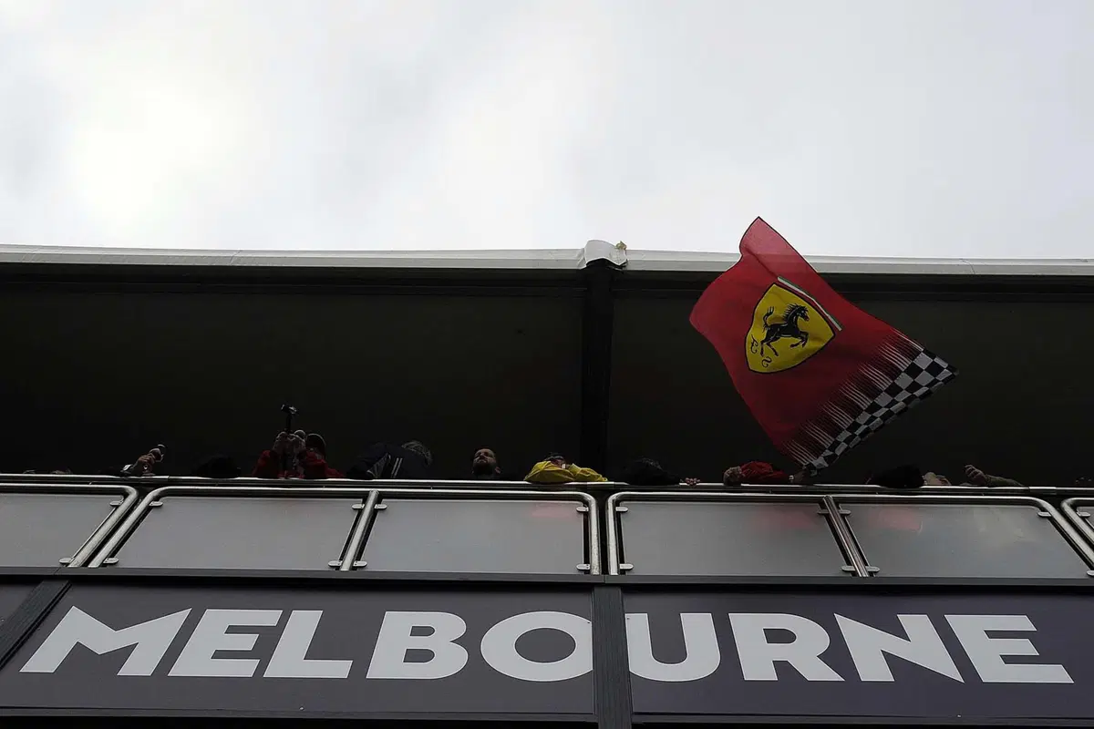 Formula 1, Gp Australia 2016: pole per Hamilton (5)