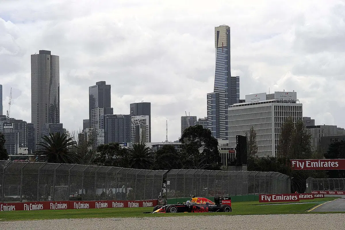 Formula 1, Gp Australia 2016: pole per Hamilton (17)