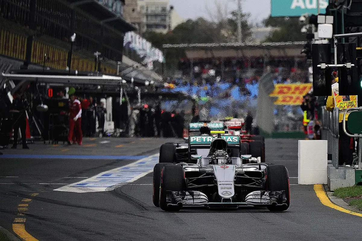 Formula 1, Gp Australia 2016: pole per Hamilton (27)