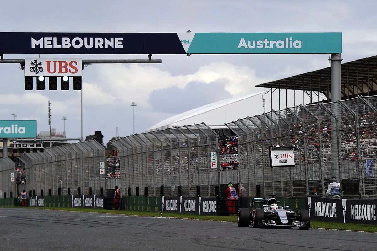 Formula 1, Gp Australia 2016: pole per Hamilton (30)