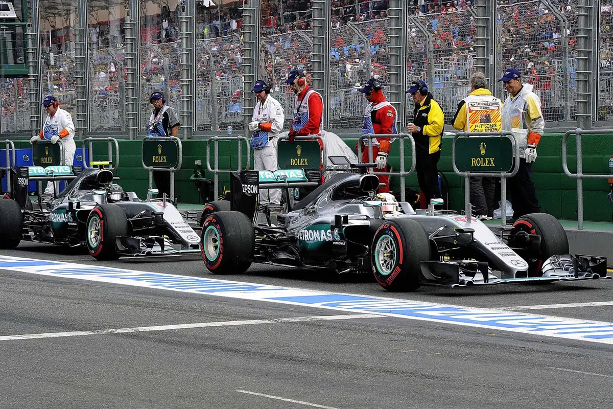 Formula 1, Gp Australia 2016: pole per Hamilton (33)