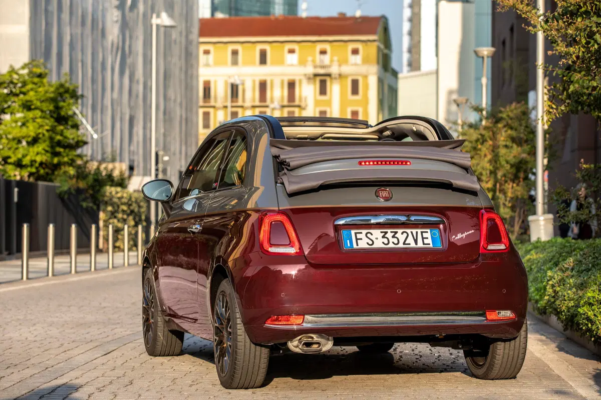 Nuova Fiat 500 Collezione, la cabrio che sfila a Milano Duomo [video] (3)