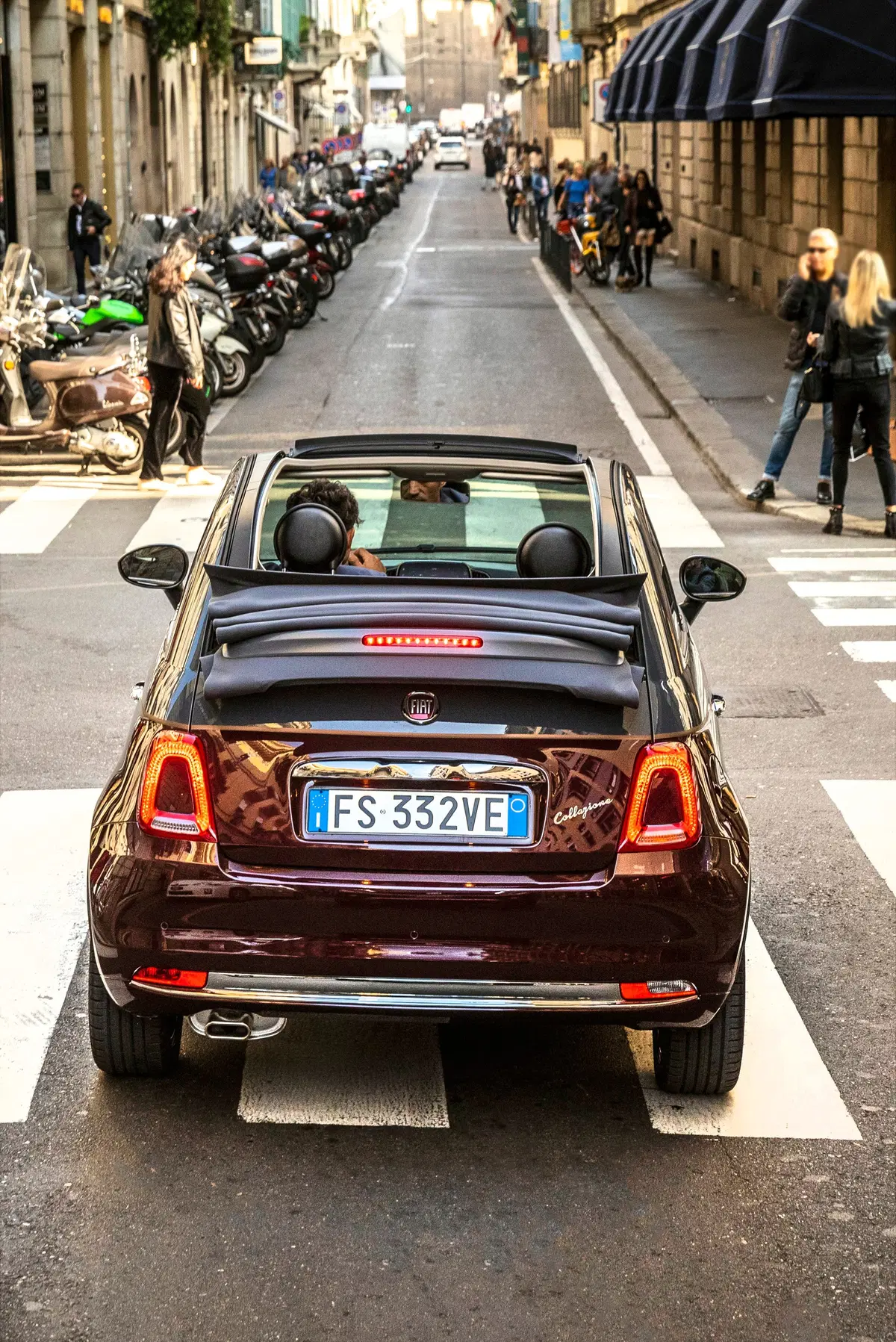 Nuova Fiat 500 Collezione, la cabrio che sfila a Milano Duomo [video] (4)