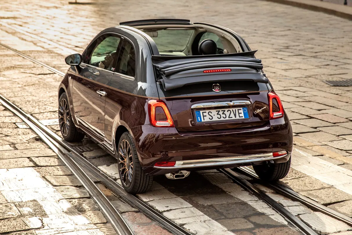 Nuova Fiat 500 Collezione, la cabrio che sfila a Milano Duomo [video] (12)