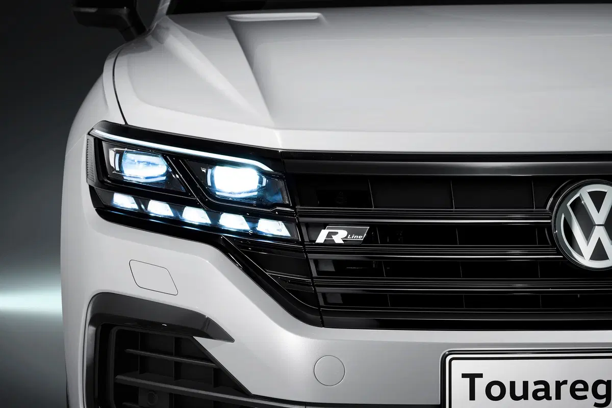 VW, Illuminazione: nuovi gruppi ottici e segnalazioni visive dell’auto [Parte 2 - Video] (2)