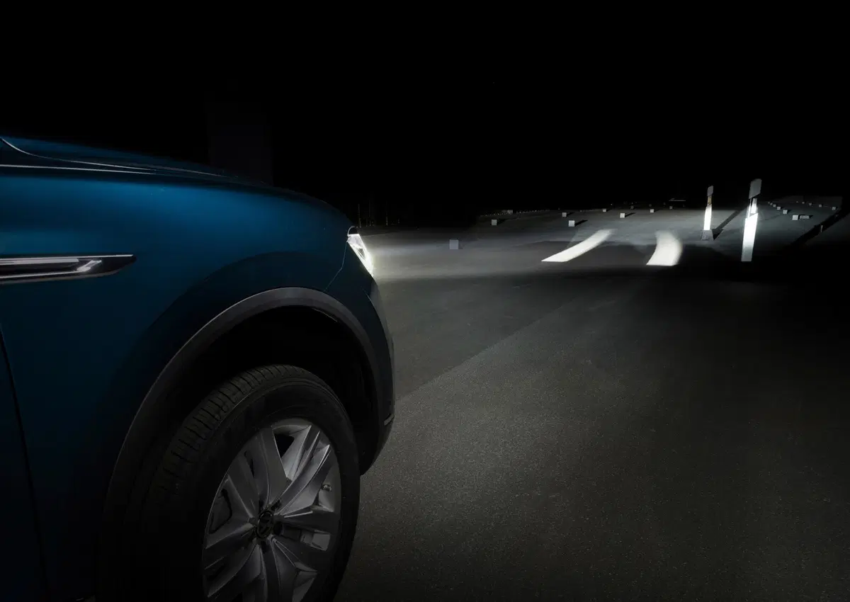 VW, Illuminazione: nuovi gruppi ottici e segnalazioni visive dell’auto [Parte 2 - Video] (7)