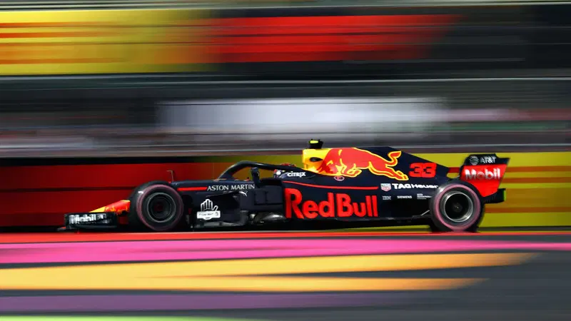 Beffato all'ultimo per la pole Max Verstappen