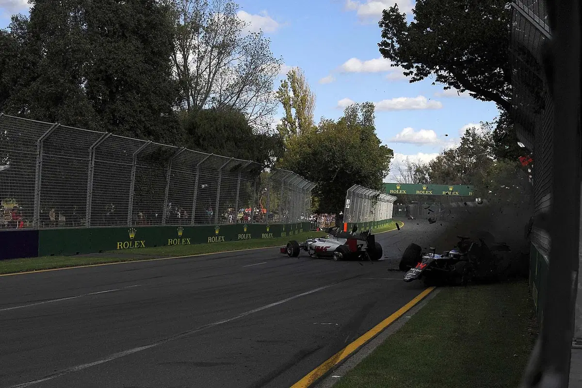 Formula 1, Gp Australia 2016, spaventoso incidente per Alonso  (3)