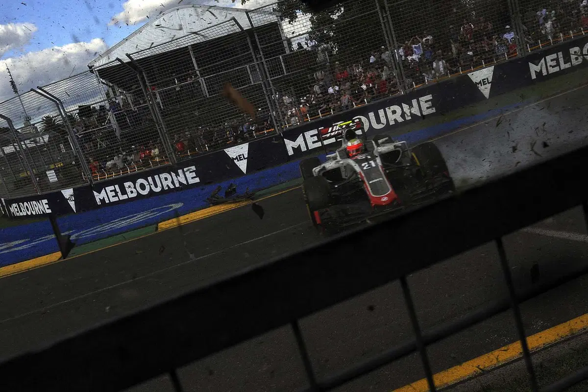 Formula 1, Gp Australia 2016, spaventoso incidente per Alonso  (4)