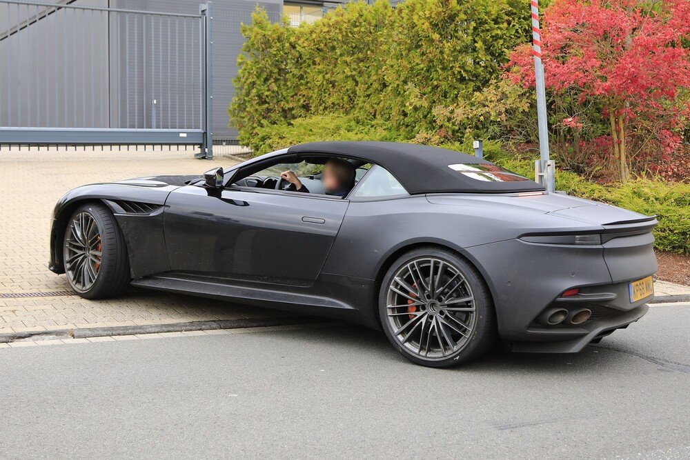 La nuova Aston Martin DBS Superleggera Volante