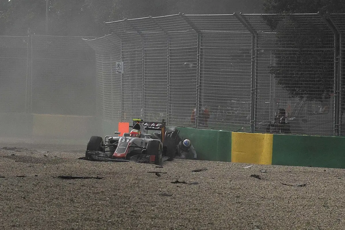 Formula 1, Gp Australia 2016, spaventoso incidente per Alonso  (7)