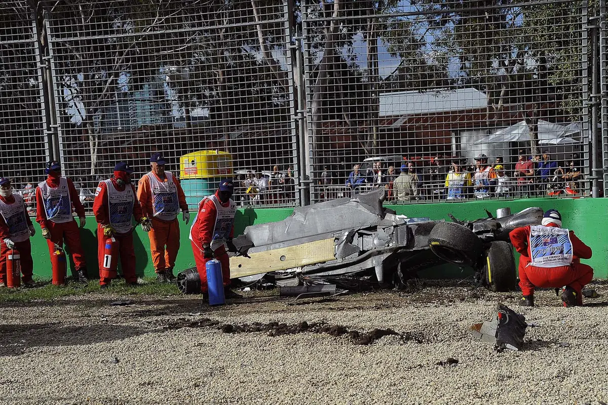 Formula 1, Gp Australia 2016, spaventoso incidente per Alonso  (18)