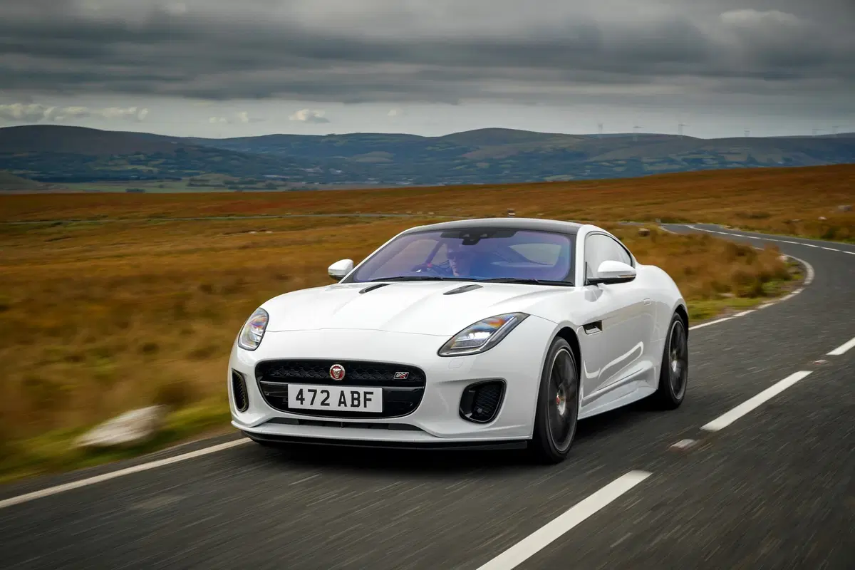 Jaguar F-Type, arriva la Chequered Flag Edition [Video e foto] (10)
