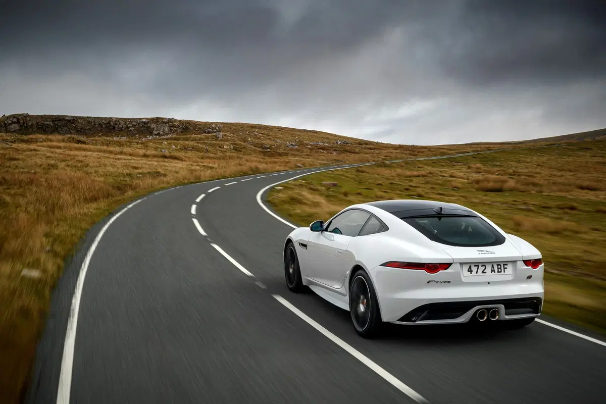 Jaguar F-Type, arriva la Chequered Flag Edition [Video e foto] (9)