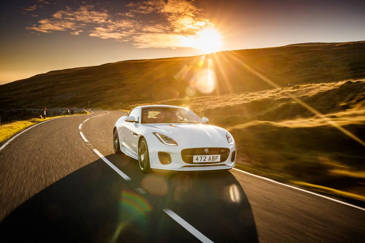 Jaguar F-Type, arriva la Chequered Flag Edition [Video e foto] (12)