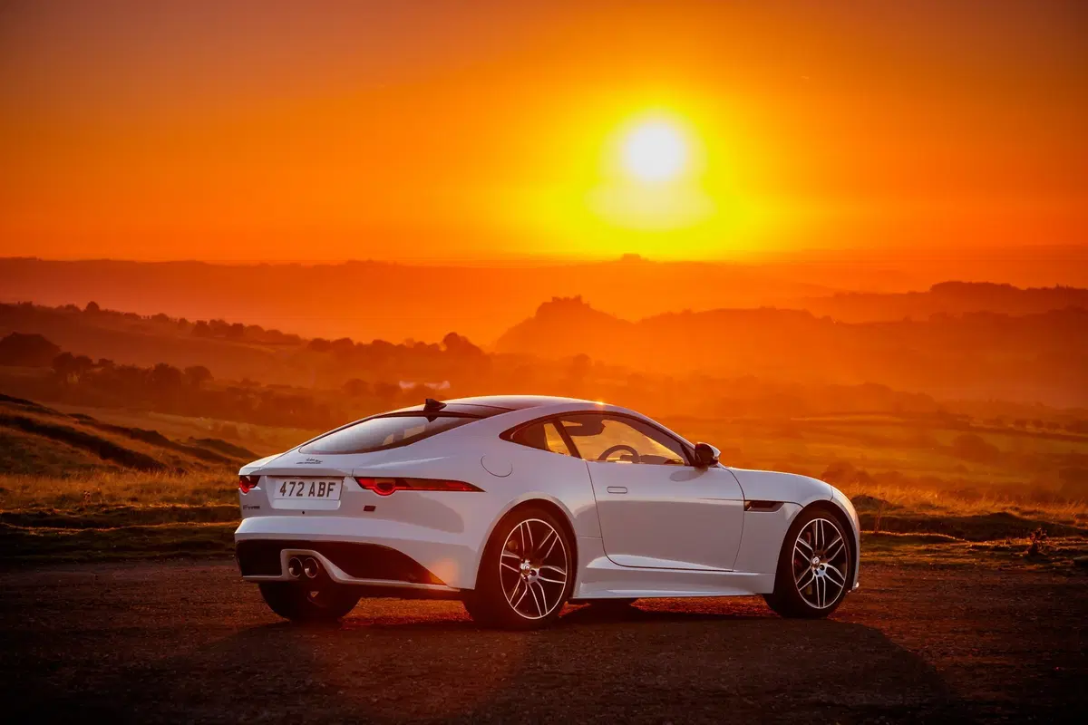 Jaguar F-Type, arriva la Chequered Flag Edition [Video e foto] (6)