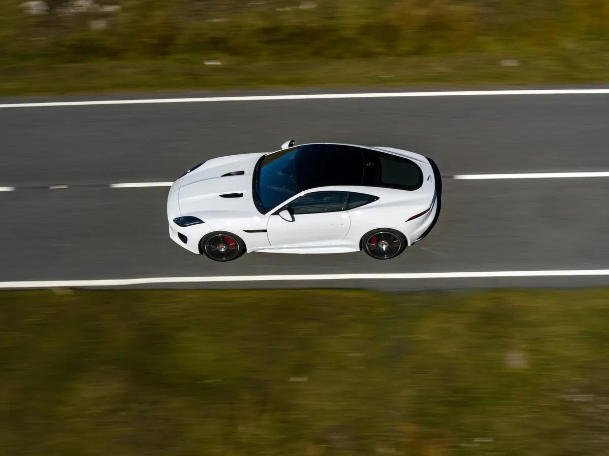 Jaguar F-Type, arriva la Chequered Flag Edition [Video e foto] (7)