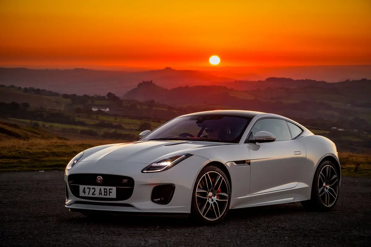 Jaguar F-Type, arriva la Chequered Flag Edition [Video e foto] (15)