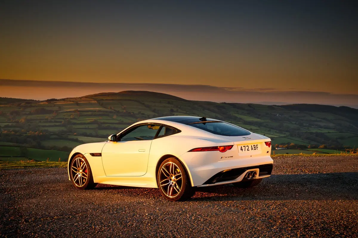 Jaguar F-Type, arriva la Chequered Flag Edition [Video e foto] (16)