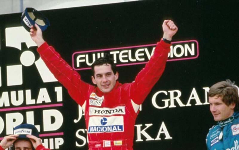 Ayrton Senna sul podio a Suzuka il 30 ottobre del 1988