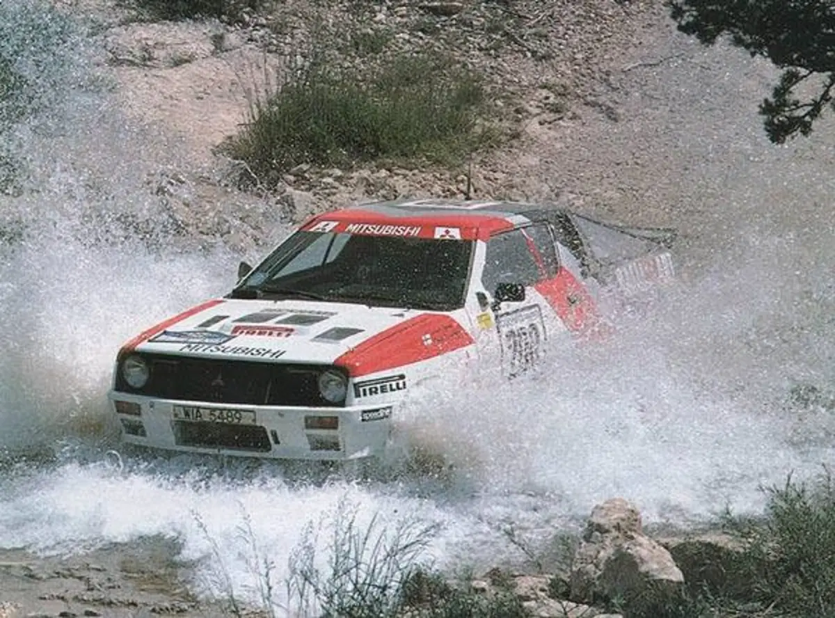 Mitsubishi Starion, la piccola sconosciuta all'assalto del Gruppo B  (5)