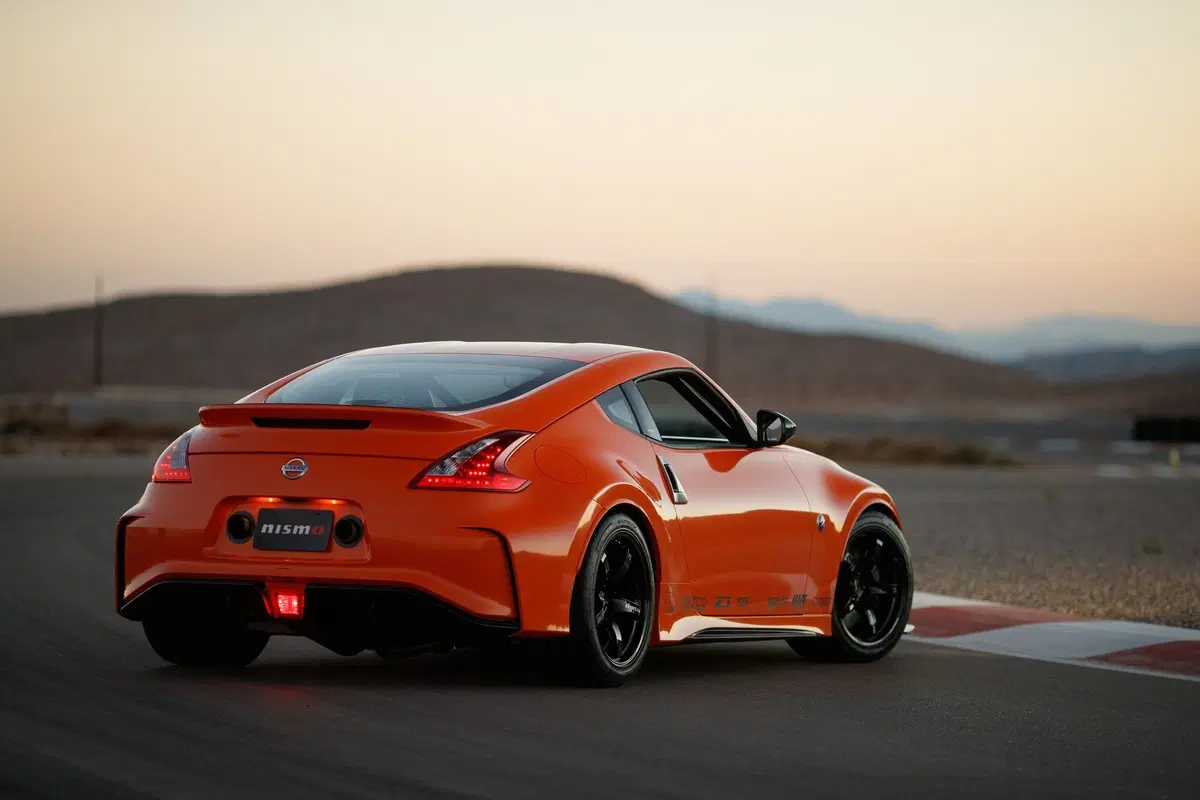 Nissan 370Z Project Clubsport 23, allestimento racing per la pista (2)