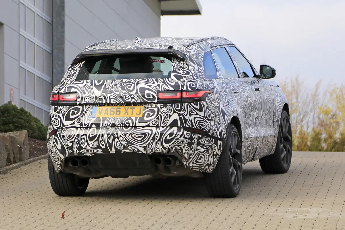 Range Rover Velar, riapparsa la versione SVR con il V8 da 550 CV (2)