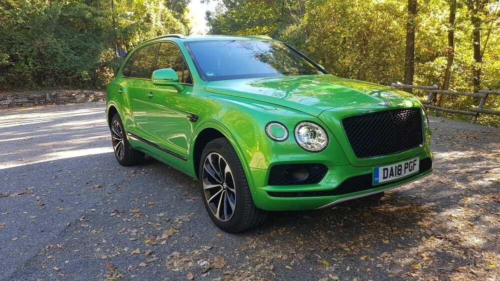 La Bentley Bentayga in tinta Apple Green