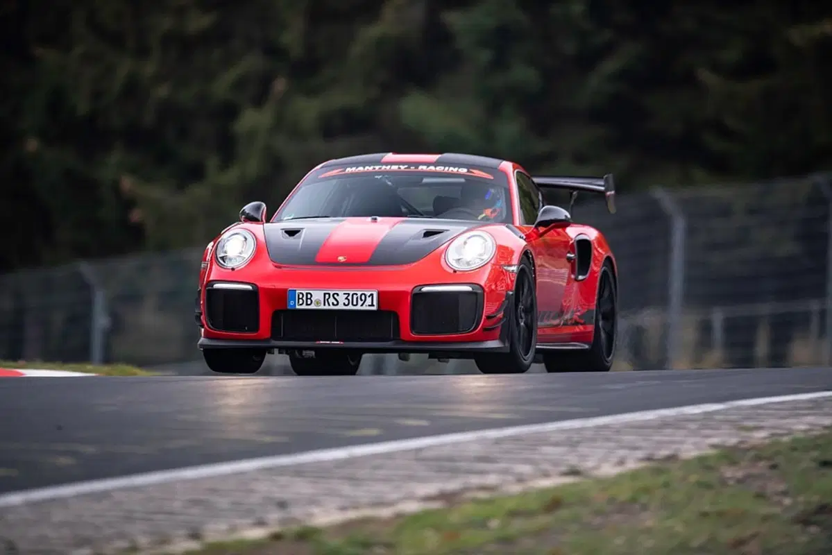 Record al Nurburgring per la Porsche GT2 RS Manthey Racing [Video] (2)