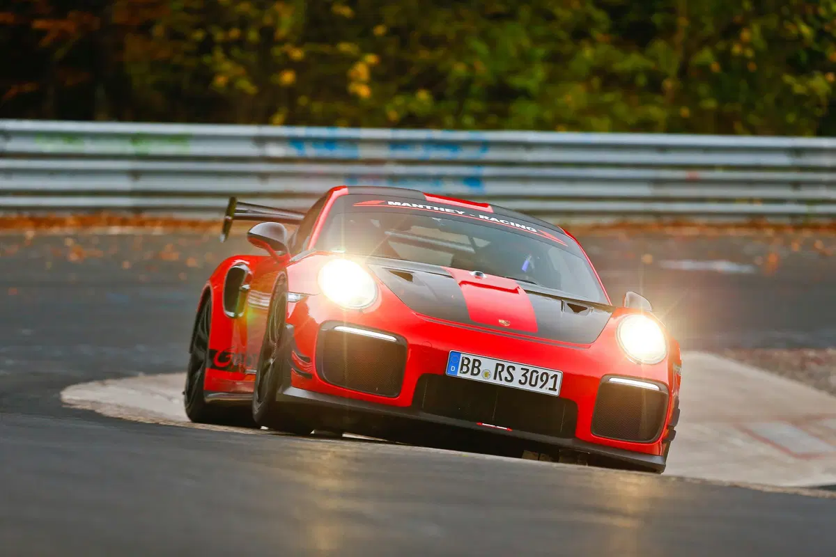 Record al Nurburgring per la Porsche GT2 RS Manthey Racing [Video] (4)