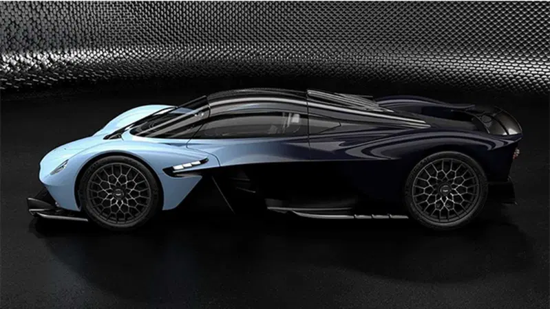 Aston Martin Valkyrie, le prime foto della F1 stradale