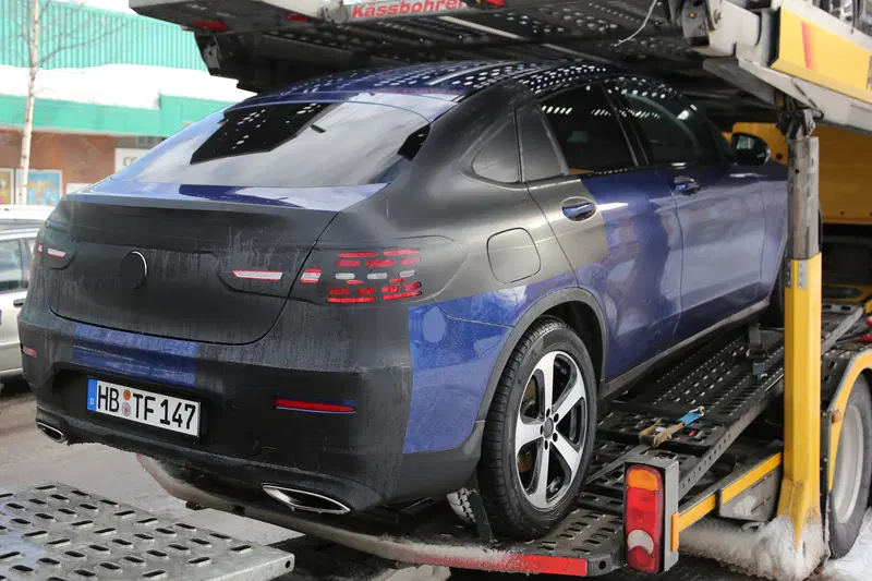 Mercedes GLC coup&eacute;: eccola praticamente senza veli