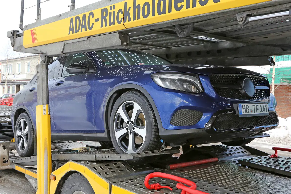 Mercedes GLC coupé: eccola praticamente senza veli (2)