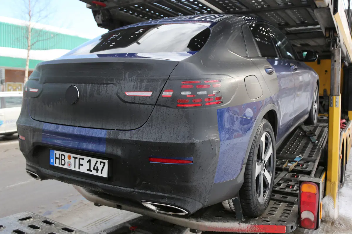 Mercedes GLC coupé: eccola praticamente senza veli (6)