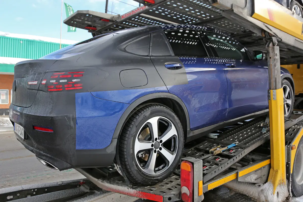 Mercedes GLC coupé: eccola praticamente senza veli (10)