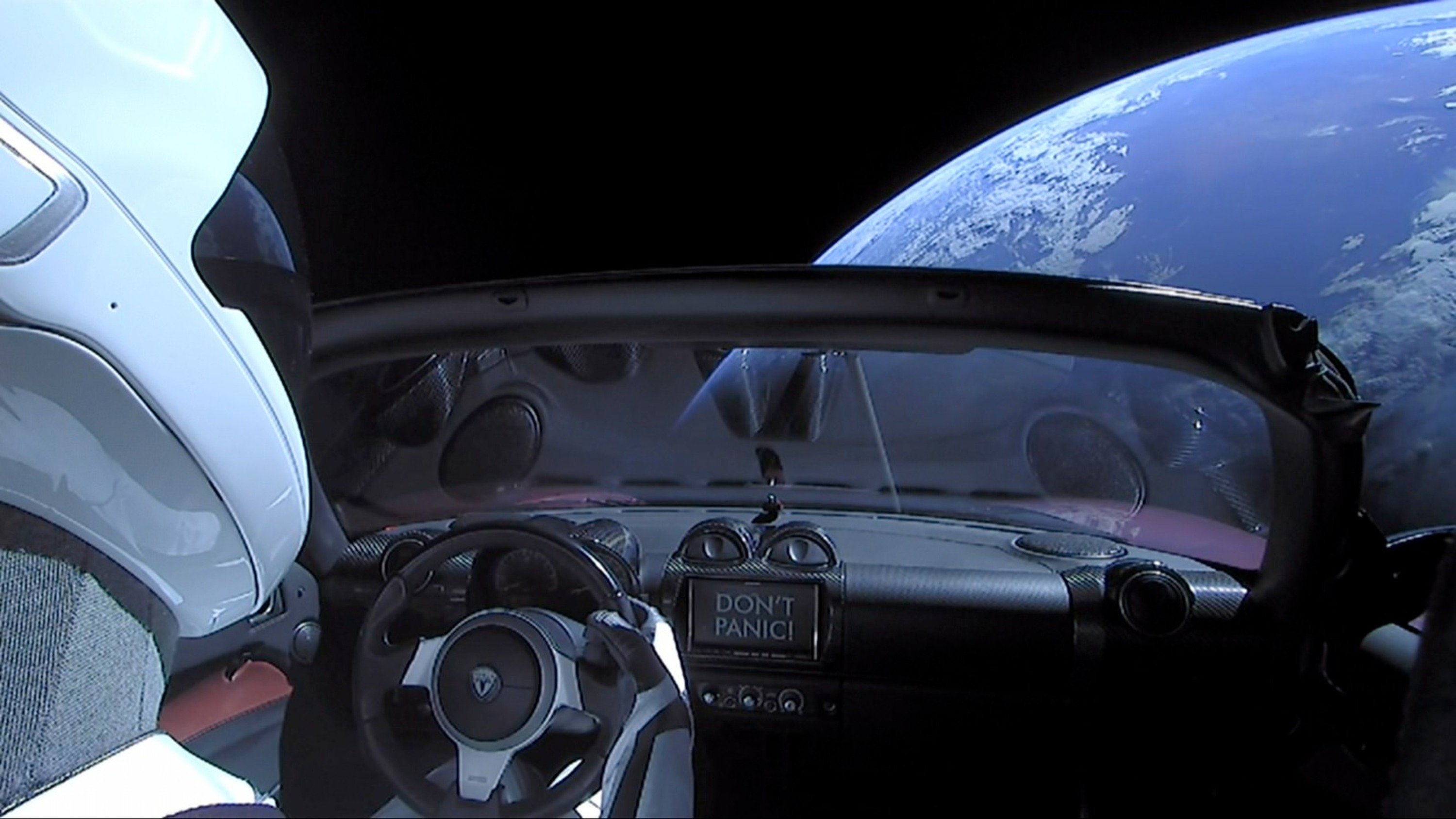 La Tesla Roadster di SpaceX supera Marte