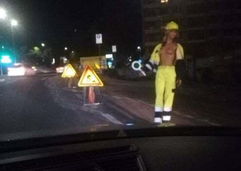 Catania, a seno scoperto per segnalare i lavori in corso