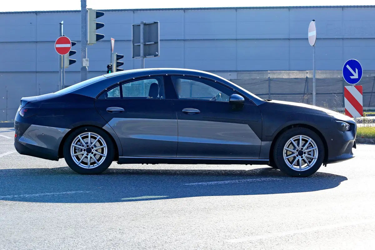 Mercedes CLA 2019, nuove foto spia (4)