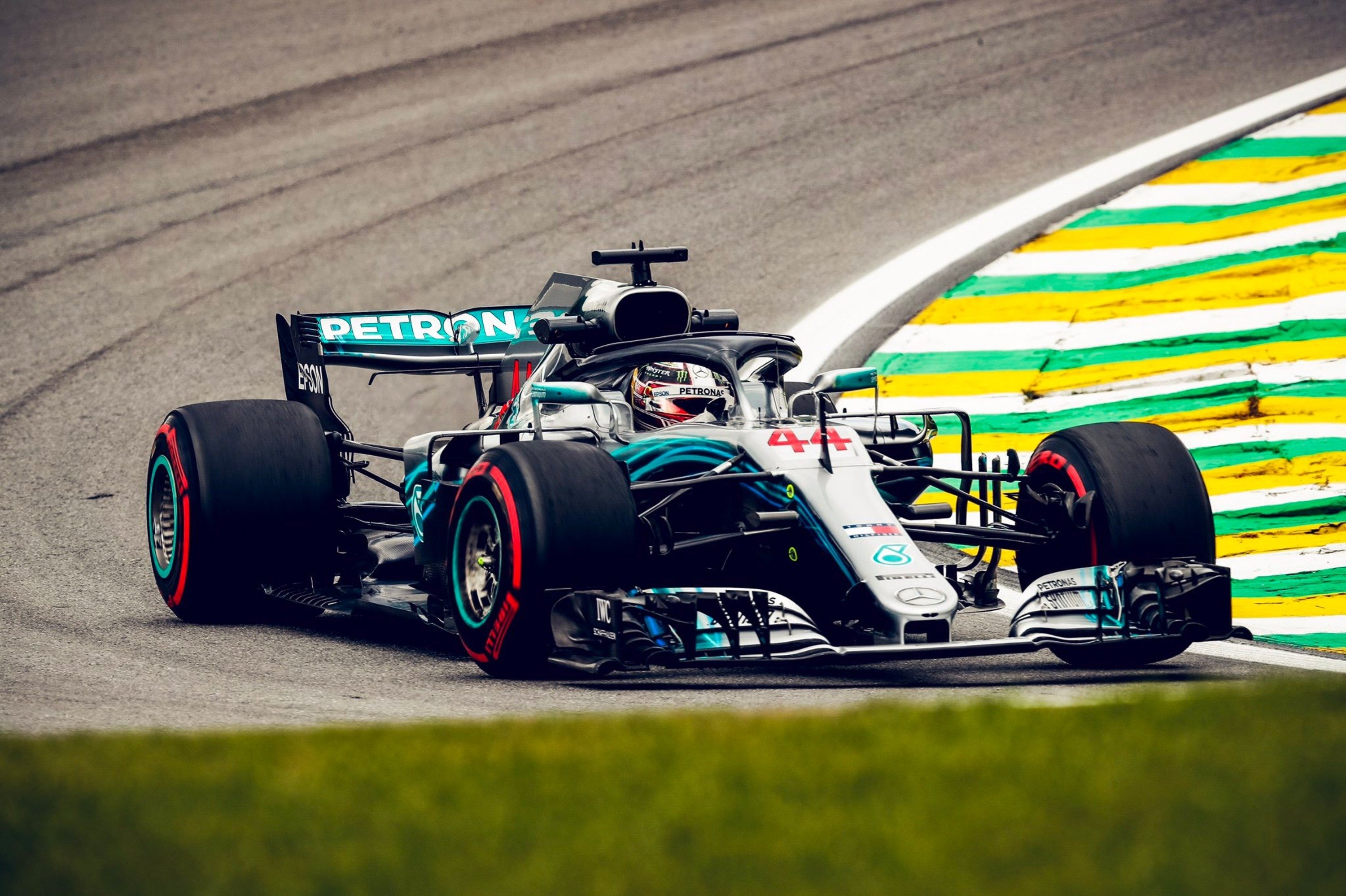 F1, GP Brasile 2018: vince Hamilton. Mercedes campione del mondo Costruttori