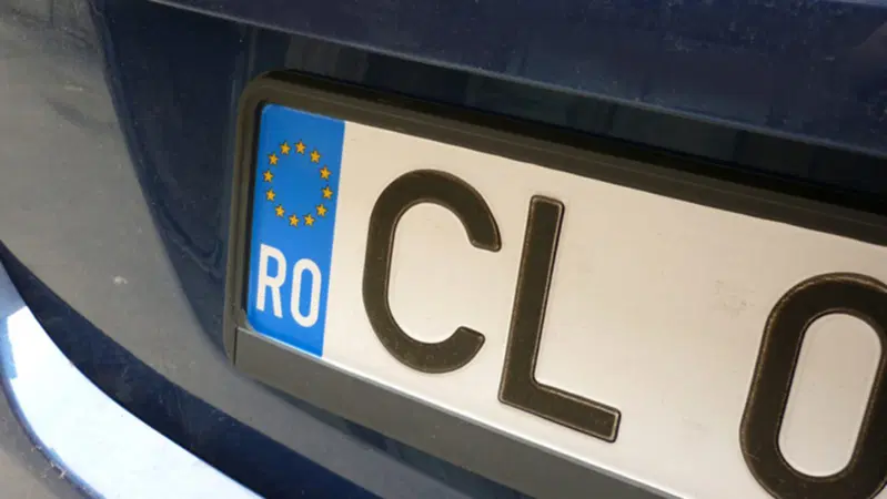 Stretta sulle targhe estere, il Governo incassa il sostegno dell'Aci