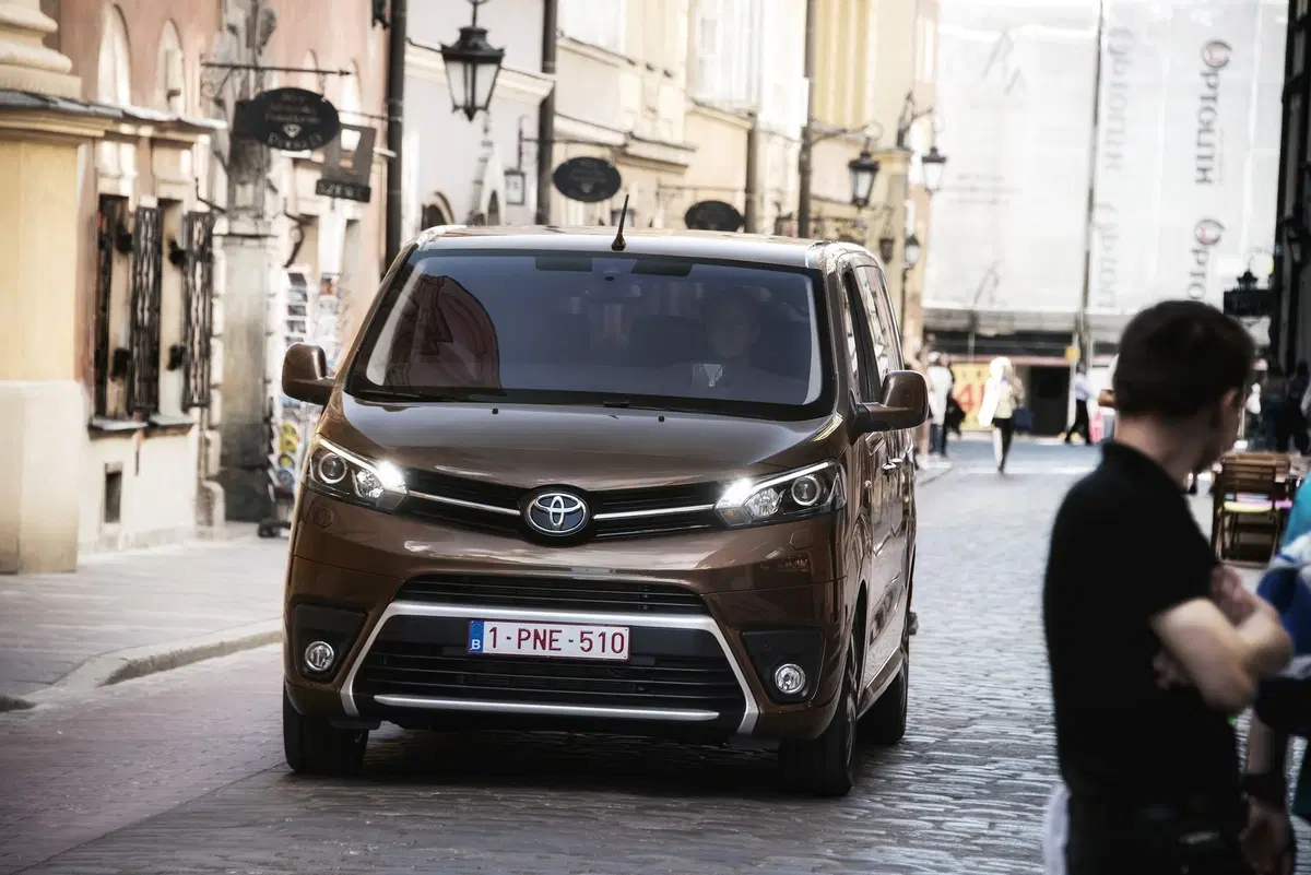 Toyota Proace Verso: nuovo motore diesel 1.5 L da 120 CV (2)
