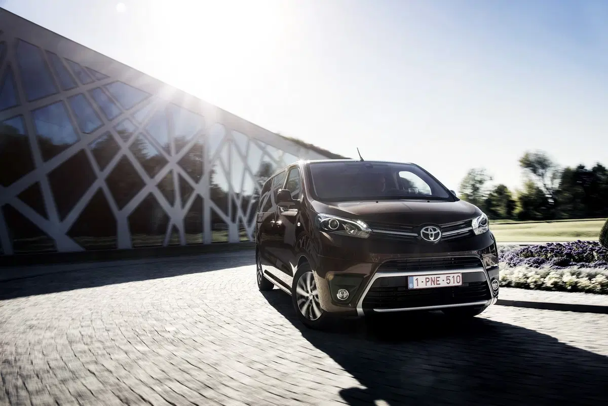 Toyota Proace Verso: nuovo motore diesel 1.5 L da 120 CV (6)