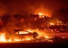 Tesla, supercharger gratuiti per gli sfollati della California 