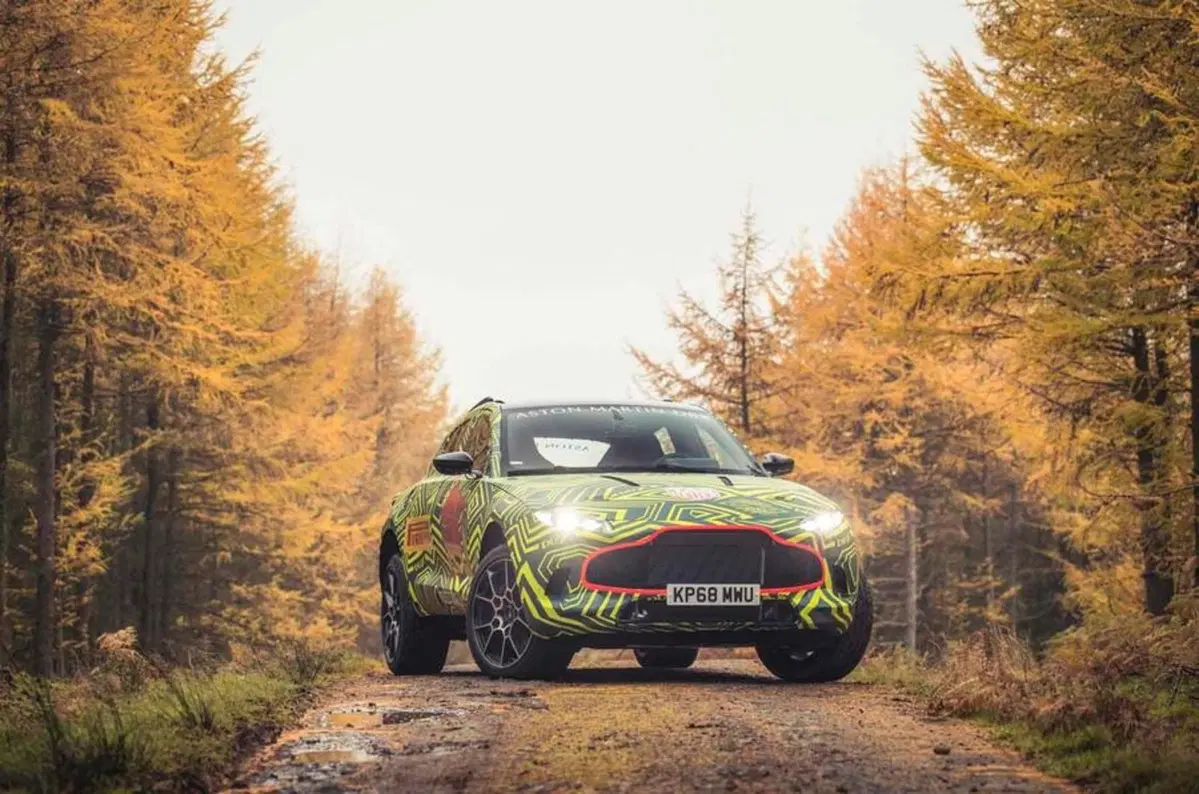 Aston Martin DBX, il SUV che sfida Urus e Bentayga [Video]