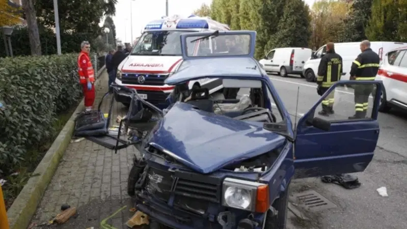 Panda contro Betoniera, drammatico incidente a Reggio Emilia [video]