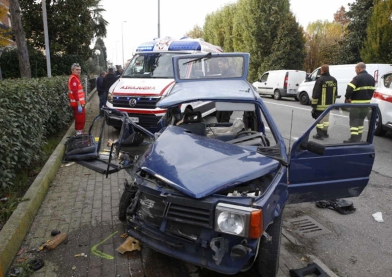 Panda contro Betoniera, drammatico incidente a Reggio Emilia [video]